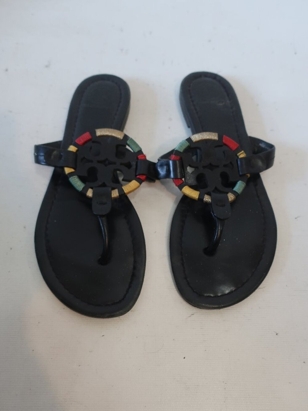 Womens Tory Burch Black Rainbow Logo Medallion Leather Flat Thong Sandal 8.5